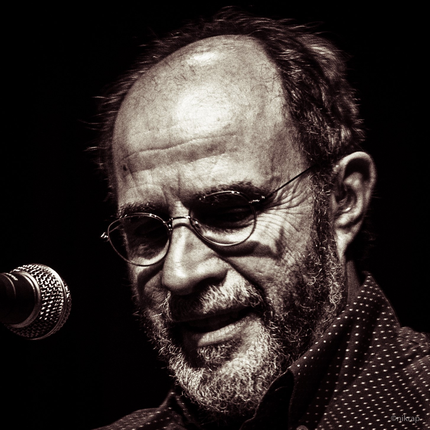 Photo by Gold    Photo by Gold